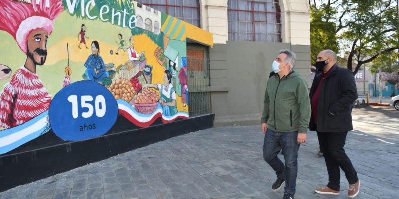 Llaryora Visitó Los Murales De San Vicente Y Su Cementerio