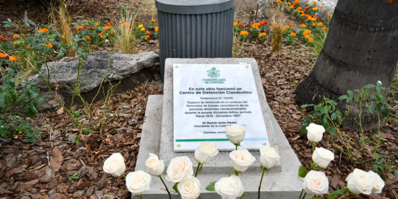 Restituyeron La Placa Que Recuerda A La Cochera De La Municipalidad Como Centro De Detención Clandestino