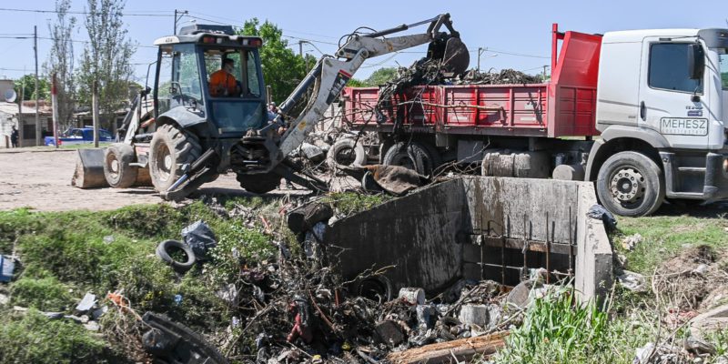 Limpian 1.500 Metros Lineales De Un Canal Pluvial Al Norte De La Ciudad