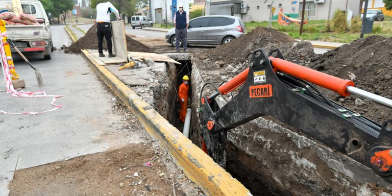 Cambian Caños De Cloacas En El Polo Sanitario