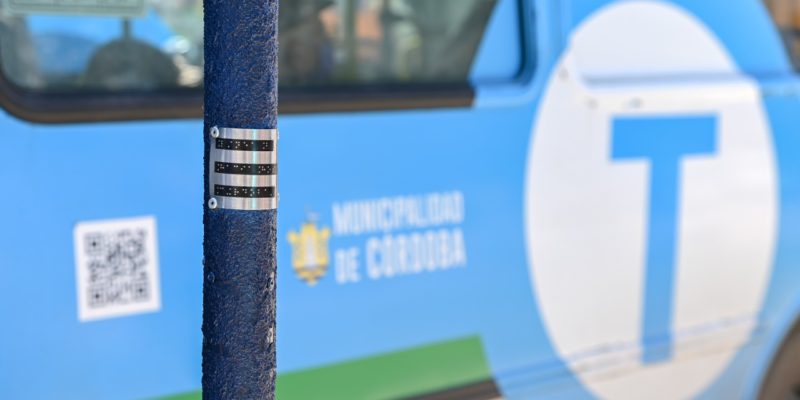 TAMSE Completó La Instalación De Placas De Braile En Todas Sus Paradas