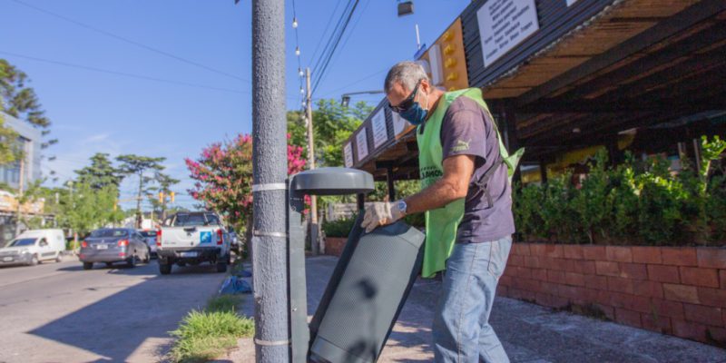 Instalan Nuevos Cestos Papeleros En El Polo Gastronómico De La Calle Luis De Tejeda