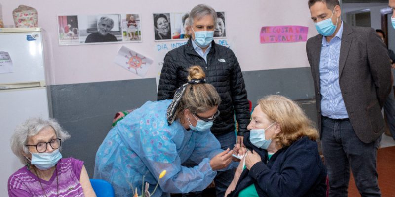 Llaryora Acompañó A Residentes Del Hogar Padre Lamónaca Que Recibieron La Primera Dosis De Sputnik V