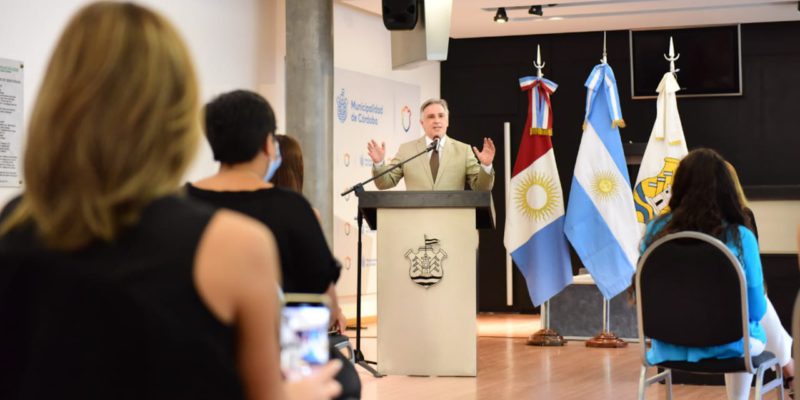 Llaryora Distinguió A 10 Emprendedoras En Tecnología