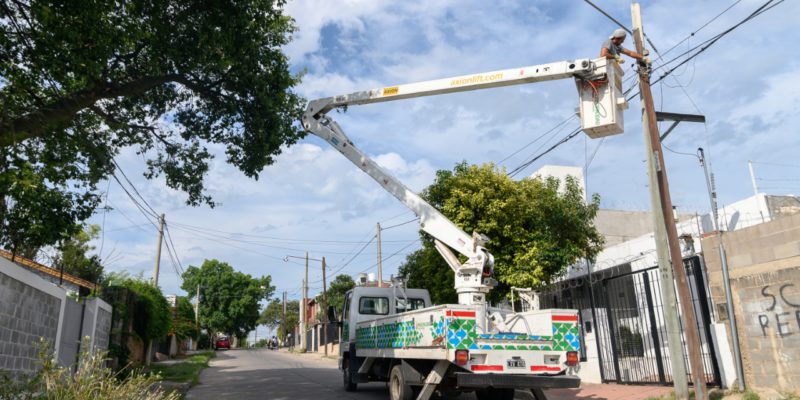 Barrio Parque Vélez Sarsfield: Alumbrado Público Trabaja Para Encender Más De 150 Luces
