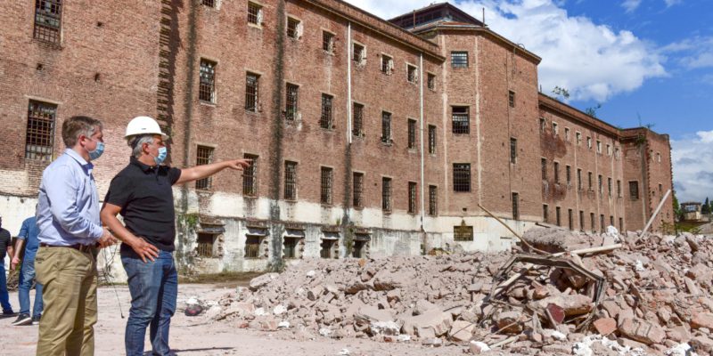 Llaryora Calificó De “histórica” La Demolición De Los Muros De La Ex Cárcel De Encausados