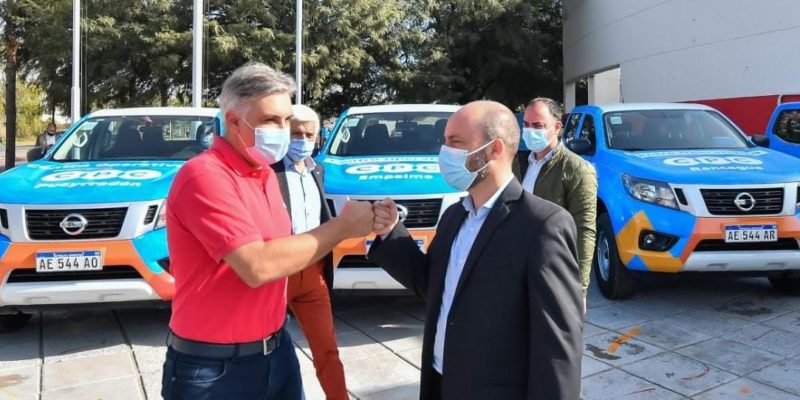 LLaryora Entregó Camionetas A Los CPC