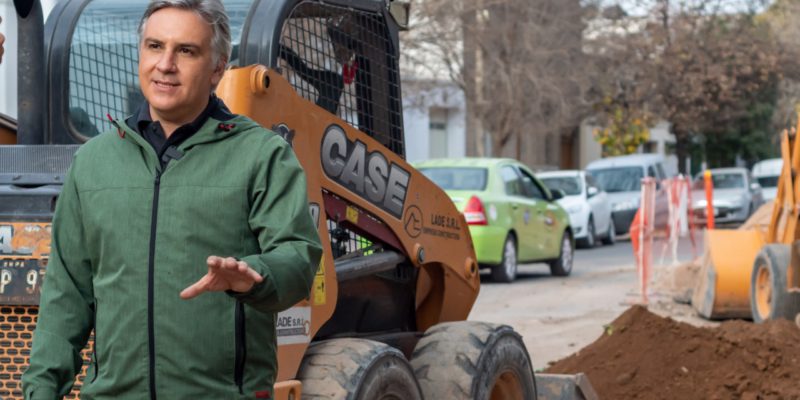 La Municipalidad Coloca Un Aliviador Cloacal Que Beneficiará A 25.000 Vecinos De Tres Barrios