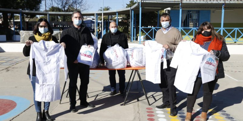 Inició La Distribución Gratuita De Guardapolvos A Más De 15 Mil Alumnos De Escuelas Y Jardines