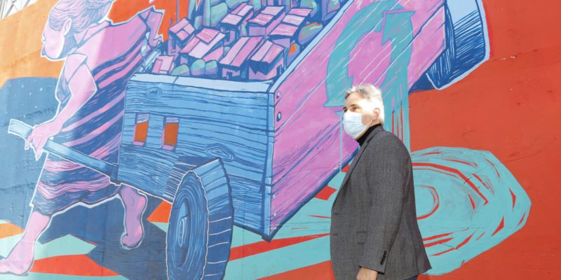 El Intendente Recorrió El Nuevo Mural Del Viaducto Polonia En Bajo Pueyrredón