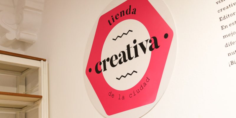 Tienda Creativa: Diseñadores Locales Exponen Sus Productos En El Cabildo Histórico De La Ciudad