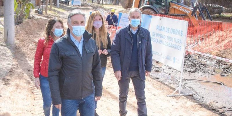 Schiaretti Y Llaryora Recorrieron Obras De Urbanización Que Provincia Y Municipio Ejecutan En Barrio Villa Unión