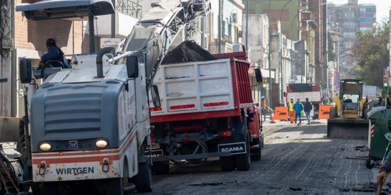 Continúa La Reparación De 1.700 Metros De La Calle Mariano Moreno