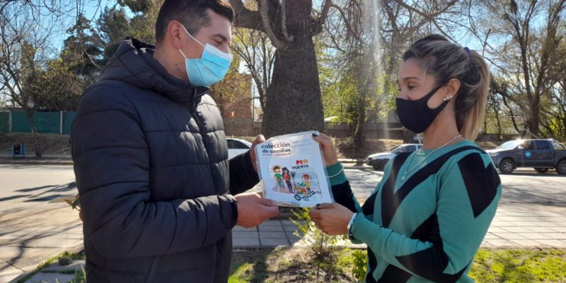 Vecinos Del CPC Argüello Recibieron Semillas De Estación Para Crear Su Propia Huerta