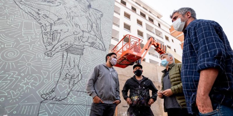 El Reconocido Artista Martín Ron Pinta Un Mural De Gran Formato En Córdoba
