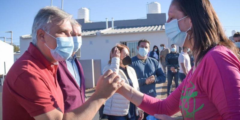 Schiaretti Y Llaryora Entregaron Viviendas Sociales