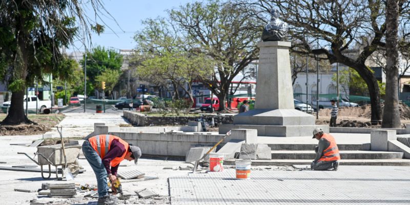 Barrio Pueyrredón: La Plaza Alem Tendrá Riego Por Aspersión, Estación Solar Y Nuevas Veredas