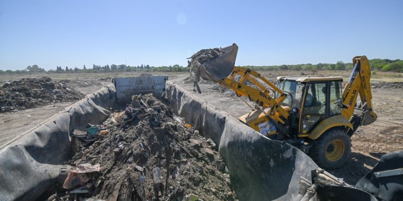 Barrio Ciudad Evita: Comenzó La Limpieza Del Canal Y Un Macro Basural A Cielo Abierto