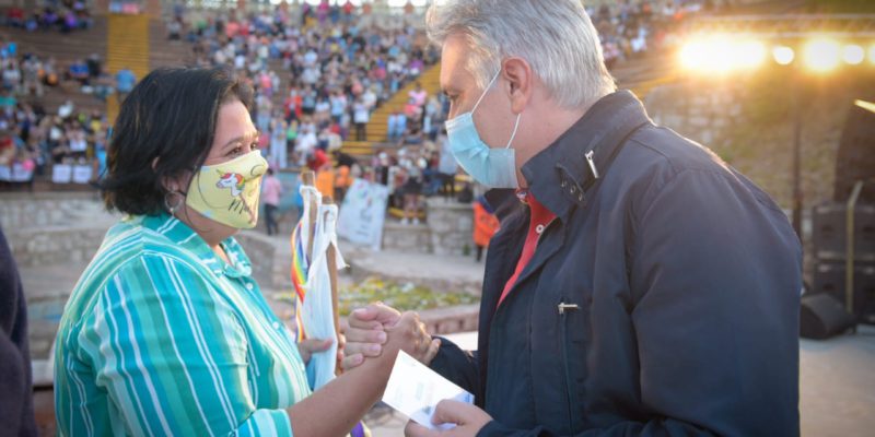 Llaryora Entregó 800 Credenciales A Feriantes De Los Paseos De La Economía Popular