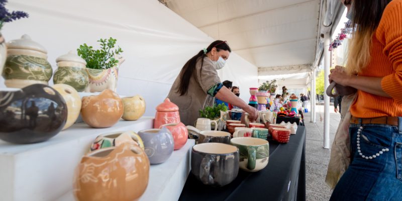 Inicia La Feria De Cooperativas En La Supermanzana De La Plaza De La Intendencia