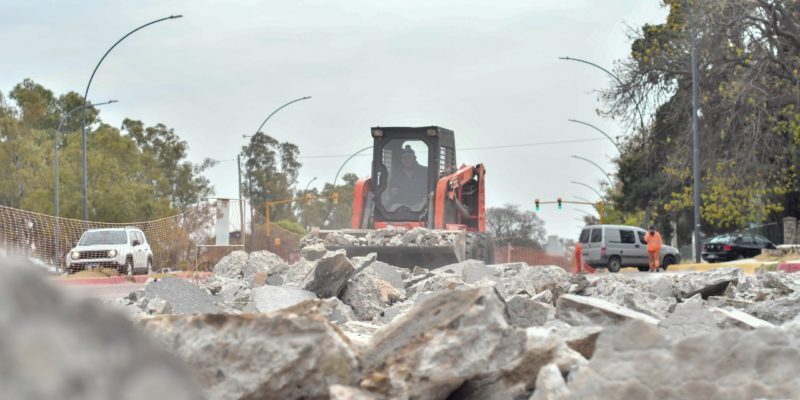 Repavimentan La Avenida Vélez Sársfield En La Intersección Con Cruz Roja Argentina