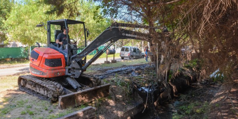 Continúa La Limpieza De Canales Y Desagües Pluviales