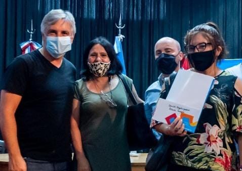 Llaryora Entregó Fondos A Centros Vecinales Para La Autogestión De Obras De Infraestructura