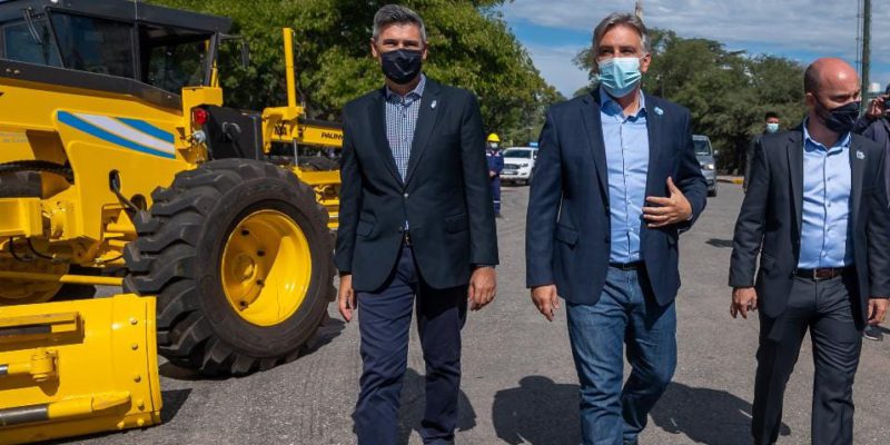 El Intendente Llaryora Presentó 10 Nuevas Motoniveladoras Adquiridas Para El Mantenimiento De Calles De Tierra