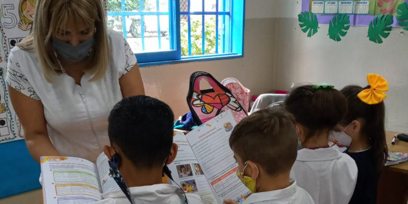 Los Estudiantes De Las Escuelas Municipales Recibieron Libros De Texto De Lengua, Matemática Y áreas Integradas