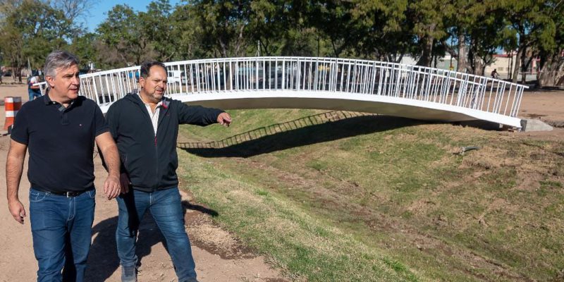 Colocan Dos Pasarelas Peatonales Que Permiten Cruzar Los Nuevos Desagües Del Parque Sarmiento