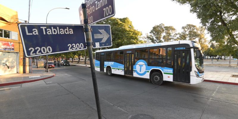 Automovilistas Circulan Sobre Nuevo Hormigón En Coronel Pedro Zanni