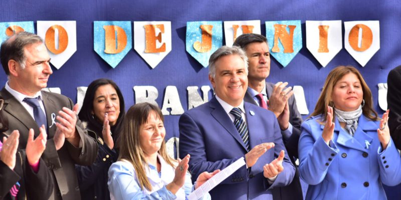 Llaryora Inauguró El Aula 21 Y Encabezó La Promesa A La Bandera En La Escuela Santiago Del Castillo