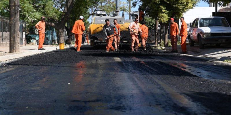 Parque República: Dos Frentes Activos Trabajan En El Asfaltado De Calles De Tierra