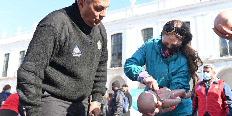 Los Transeúntes De La Plaza San Martín Aprendieron Técnicas De RCP Y Primeros Auxilios