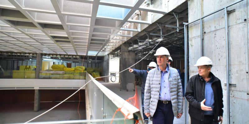 Está Casi Finalizada La Colocación De Canaletas En El Techo Vidriado De Plaza España
