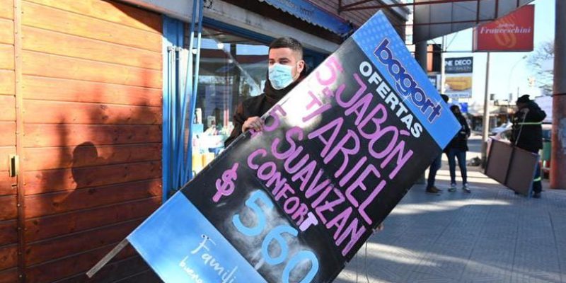 El Municipio Controla Carteles Comerciales Que Obstruyen Veredas Y Canteros