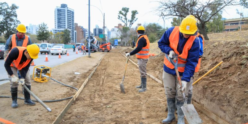 Mejora La Circulación Peatonal Con El Nuevo Hormigonado En La Plaza De Las Américas