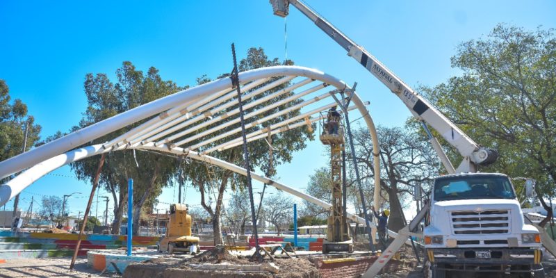 Plaza 12 De Octubre: Elevan La Pérgola Del Nuevo Anfiteatro
